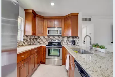 468 Saxony J, Delray Beach, FL 33446 - Photo 3