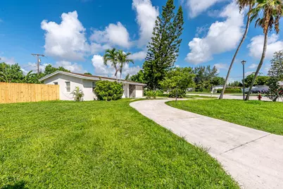 314 E Gateway Boulevard, Boynton Beach, FL 33435 - Photo 3
