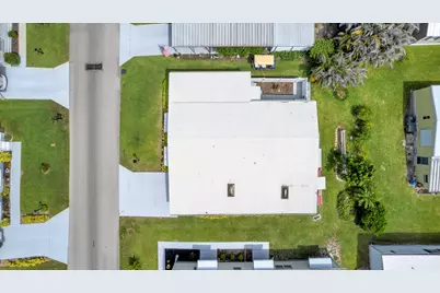 140 NE Pinelake Village Boulevard, Jensen Beach, FL 34957 - Photo 5