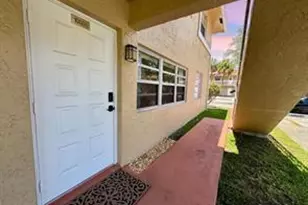10008 Twin Lakes Dr, Coral Springs, FL 33071 - Photo 1