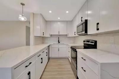 802 Burgundy Q, Delray Beach, FL 33484 - Photo 3