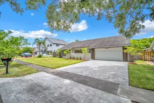 8411 SW 57th St, Davie, FL 33328 - Photo 3