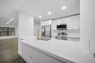1391 E Golfview Dr, Pembroke Pines, FL 33026 - Photo 9
