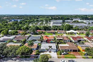 9120 SW 55th Ct, Cooper City, FL 33328 - Photo 3