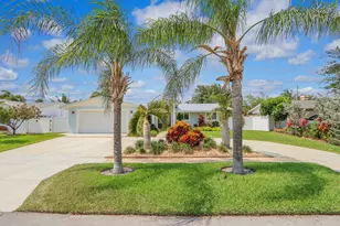 27 Willow Rd, Tequesta, FL 33469 - Photo 1