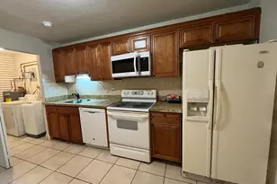 105 SE 15th St, Deerfield Beach, FL 33441 - Photo 1