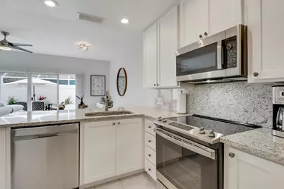 73 Laurel Oaks Circle, Jupiter, FL 33469 - Photo 9