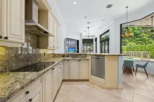 10800 Blue Palm St, Plantation, FL 33324 - Photo 9