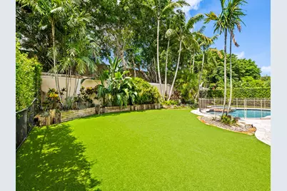 10800 Blue Palm Street, Plantation, FL 33324 - Photo 3
