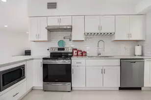 218 Glouchester St, Boca Raton, FL 33487 - Photo 5
