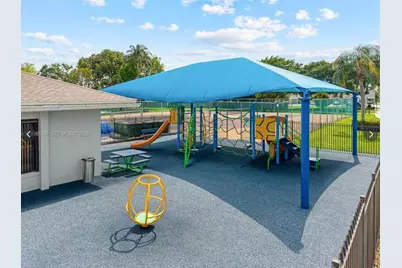 10473 NW 3rd Street, Pembroke Pines, FL 33026 - Photo 7