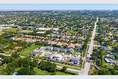13044 Davie Oaks Drive, Davie, FL 33325 - Photo 7