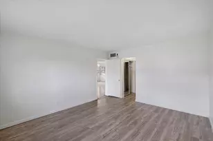 19001 NE 14th Ave, Miami, FL 33179 - Photo 17
