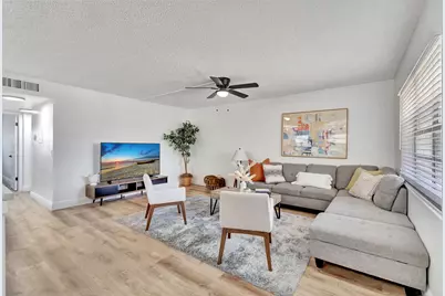 52 Burgundy B, Delray Beach, FL 33484 - Photo 3