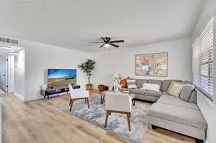 52 Burgundy B, Delray Beach, FL 33484 - Photo 3