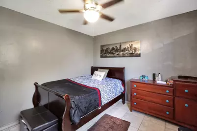 1067 W 43rd Place #68, Hialeah, FL 33012 - Photo 15