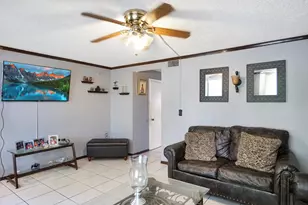1067 W 43rd Pl, Hialeah, FL 33012 - Photo 3