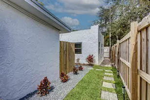 721 Franklin Rd, West Palm Beach, FL 33405 - Photo 23