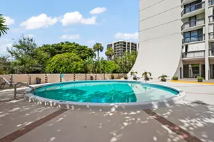 2425 Presidential Way, West Palm Beach, FL 33401 - Photo 17