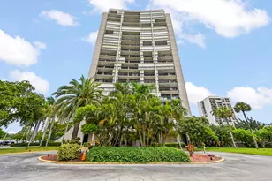 2425 Presidential Way, West Palm Beach, FL 33401 - Photo 1