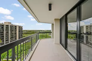 2425 Presidential Way, West Palm Beach, FL 33401 - Photo 3
