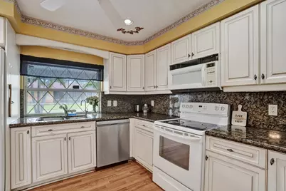 3145 NW 116th Avenue, Coral Springs, FL 33065 - Photo 11