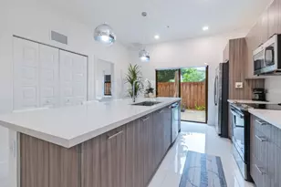 8045 NW 104th Ave, Doral, FL 33178 - Photo 7
