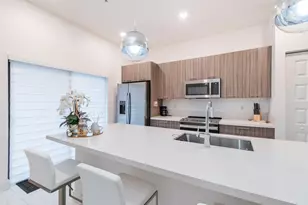 8045 NW 104th Ave, Doral, FL 33178 - Photo 9