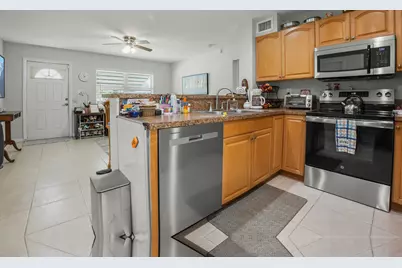 3231 Vassallo Avenue, Palm Springs, FL 33461 - Photo 5