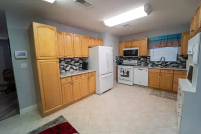 4386 Bamboo Drive, Palm Beach Gardens, FL 33410 - Photo 9