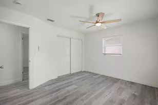 911 SE Dolphin Dr, Stuart, FL 34996 - Photo 23