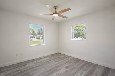 911 SE Dolphin Drive, Stuart, FL 34996 - Photo 19