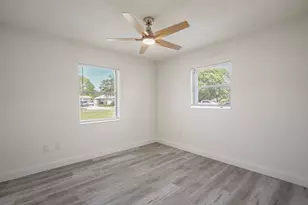 911 SE Dolphin Dr, Stuart, FL 34996 - Photo 19