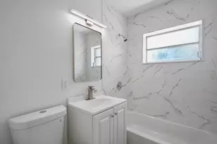 911 SE Dolphin Dr, Stuart, FL 34996 - Photo 15