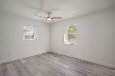 911 SE Dolphin Drive, Stuart, FL 34996 - Photo 21