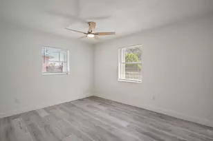 911 SE Dolphin Dr, Stuart, FL 34996 - Photo 21