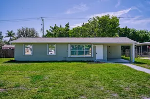 911 SE Dolphin Dr, Stuart, FL 34996 - Photo 1