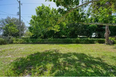 911 SE Dolphin Drive, Stuart, FL 34996 - Photo 21