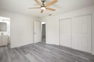 911 SE Dolphin Dr, Stuart, FL 34996 - Photo 21