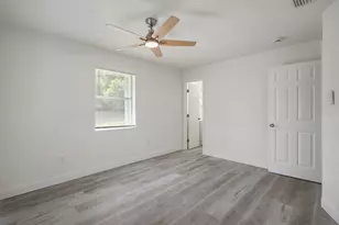 911 SE Dolphin Dr, Stuart, FL 34996 - Photo 23