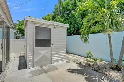 230 NE 45th Street, Oakland Park, FL 33334 - Photo 17