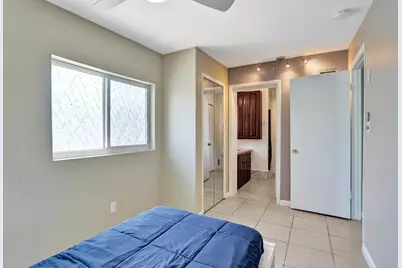 230 NE 45th Street, Oakland Park, FL 33334 - Photo 23