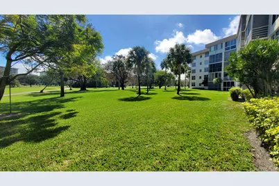 3800 Oaks Clubhouse Drive #112, Pompano Beach, FL 33069 - Photo 23