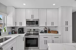 8131 NW 44th Ct, Lauderhill, FL 33351 - Photo 17