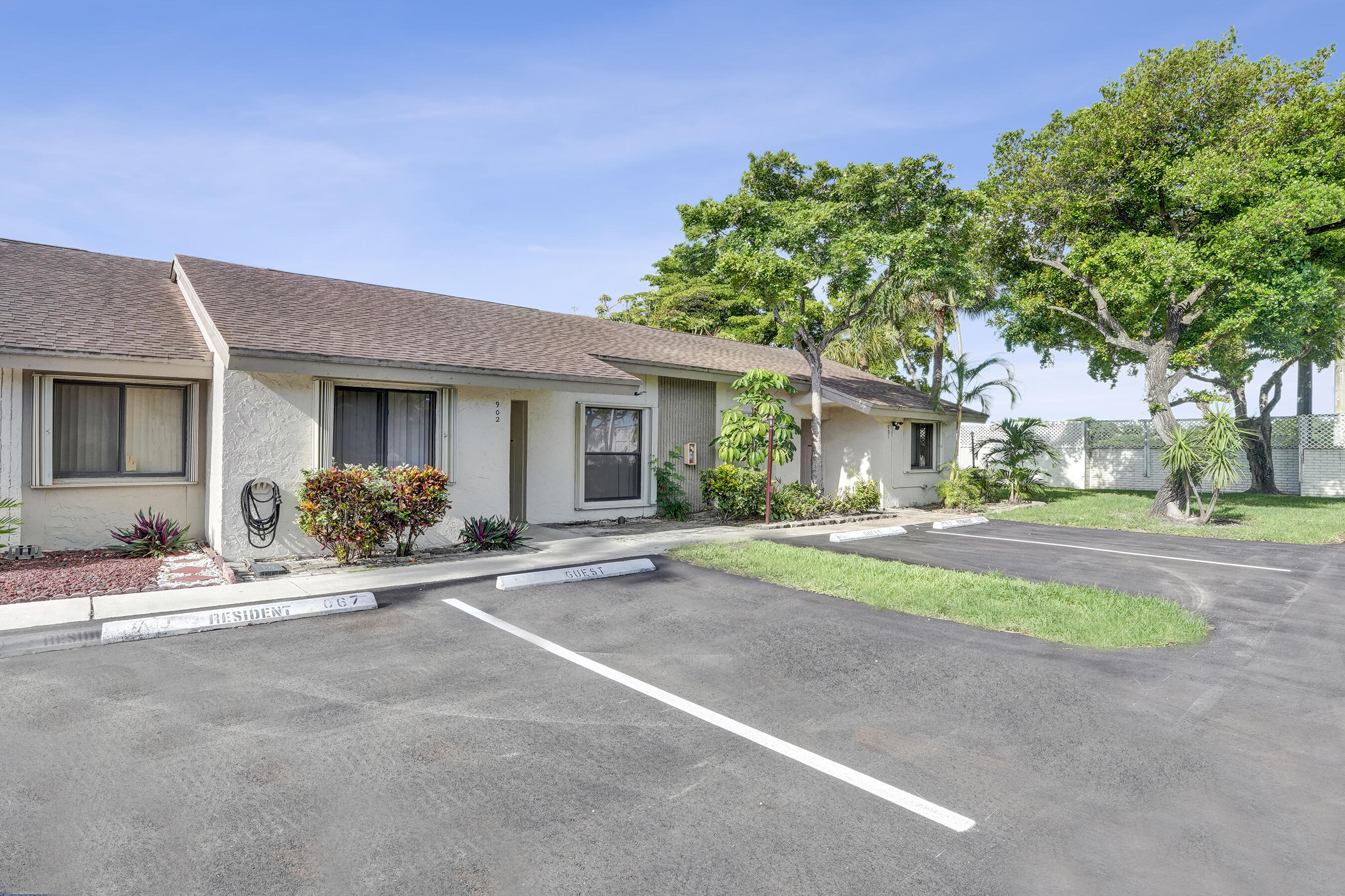 3066 S Oakland Forest Dr #902 - 3066 S Oakland Forest Dr #902, Oakland Park, FL 33309 Luxury Property | Jose Angel Pina