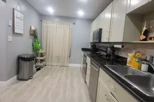 9210 NW 14th St, Pembroke Pines, FL 33024 - Photo 5