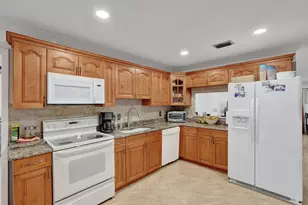 6134 E Wauconda Way E, Lake Worth, FL 33463 - Photo 9