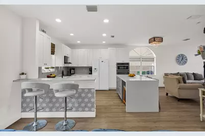 527 NW 87th Lane, Coral Springs, FL 33071 - Photo 9