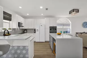 527 NW 87th Ln, Coral Springs, FL 33071 - Photo 7