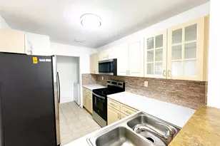 614 SW 106th Ave, Pembroke Pines, FL 33025 - Photo 3
